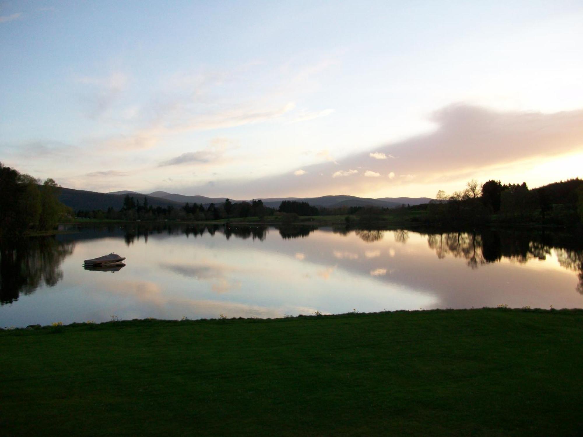 The Lodge On The Loch Aboyne Exterior photo