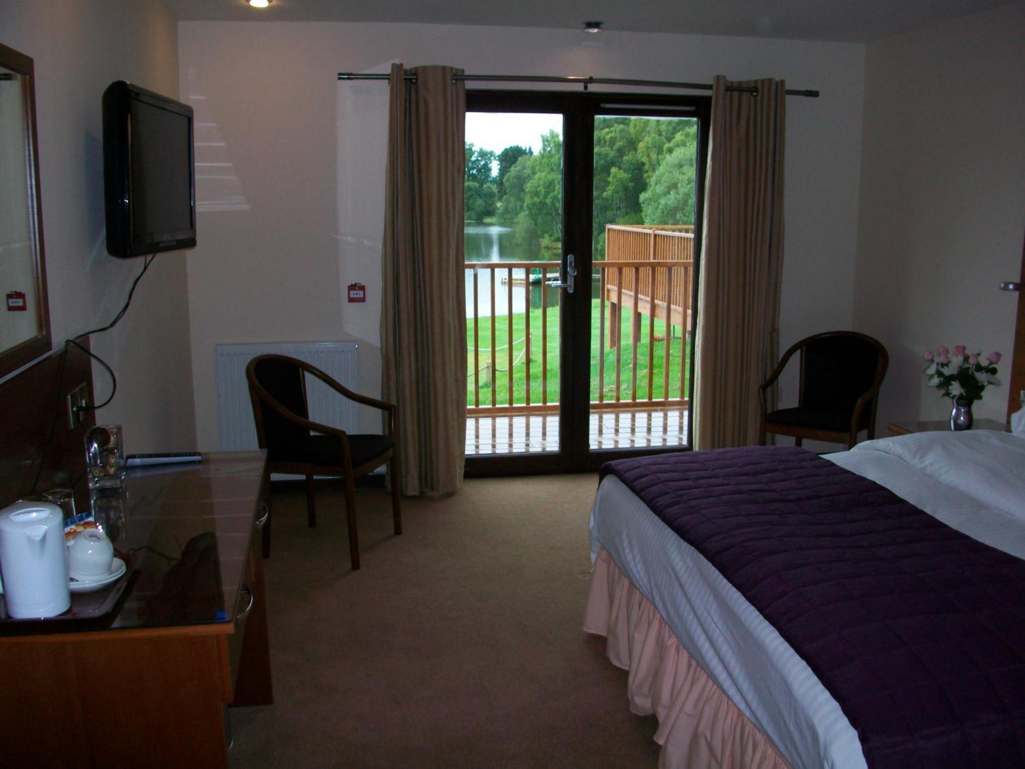 The Lodge On The Loch Aboyne Exterior photo