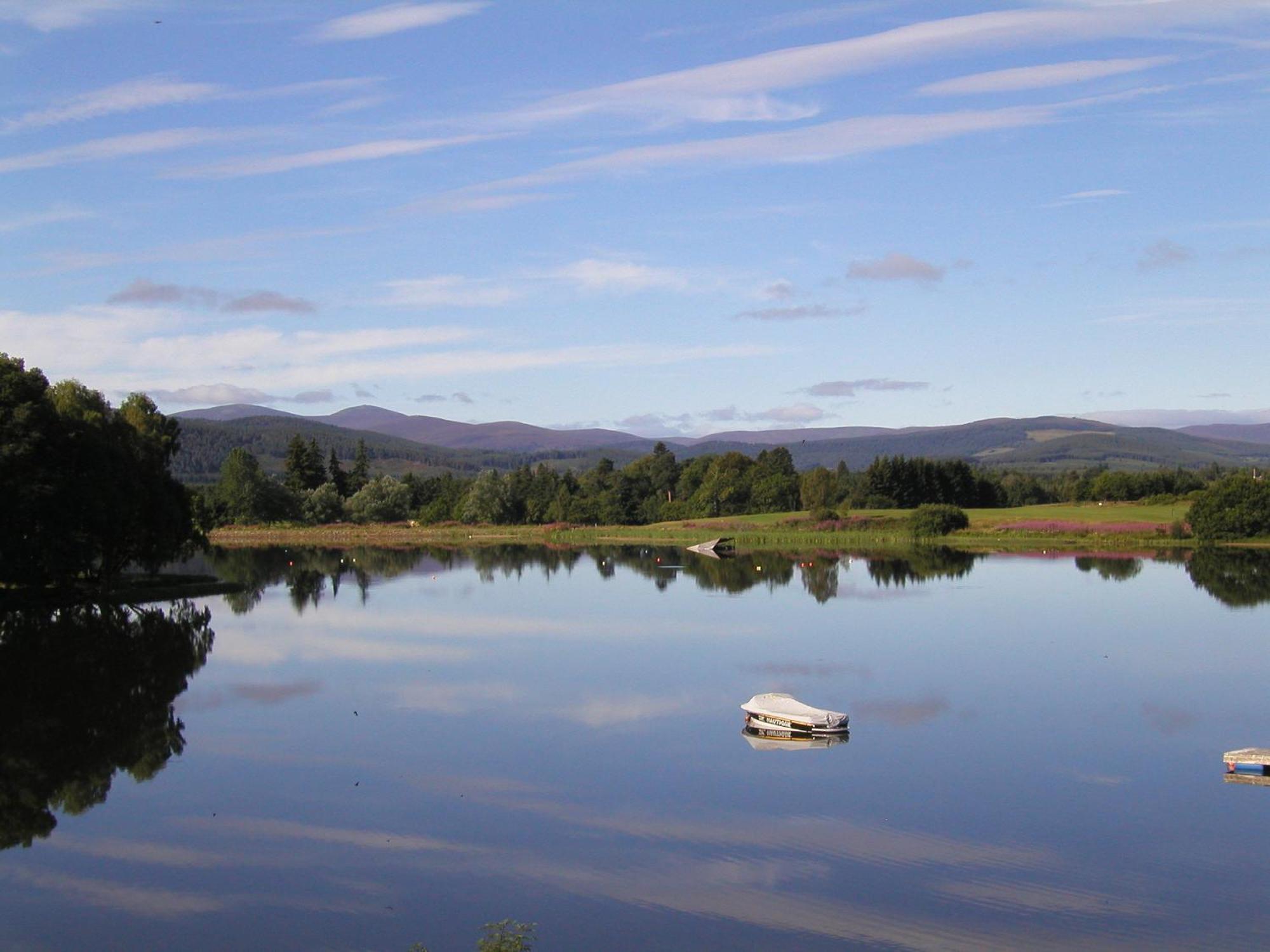 The Lodge On The Loch Aboyne Exterior photo