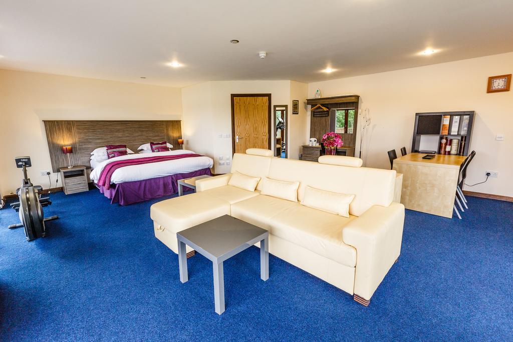 The Lodge On The Loch Aboyne Room photo
