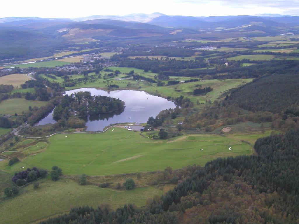 The Lodge On The Loch Aboyne Exterior photo