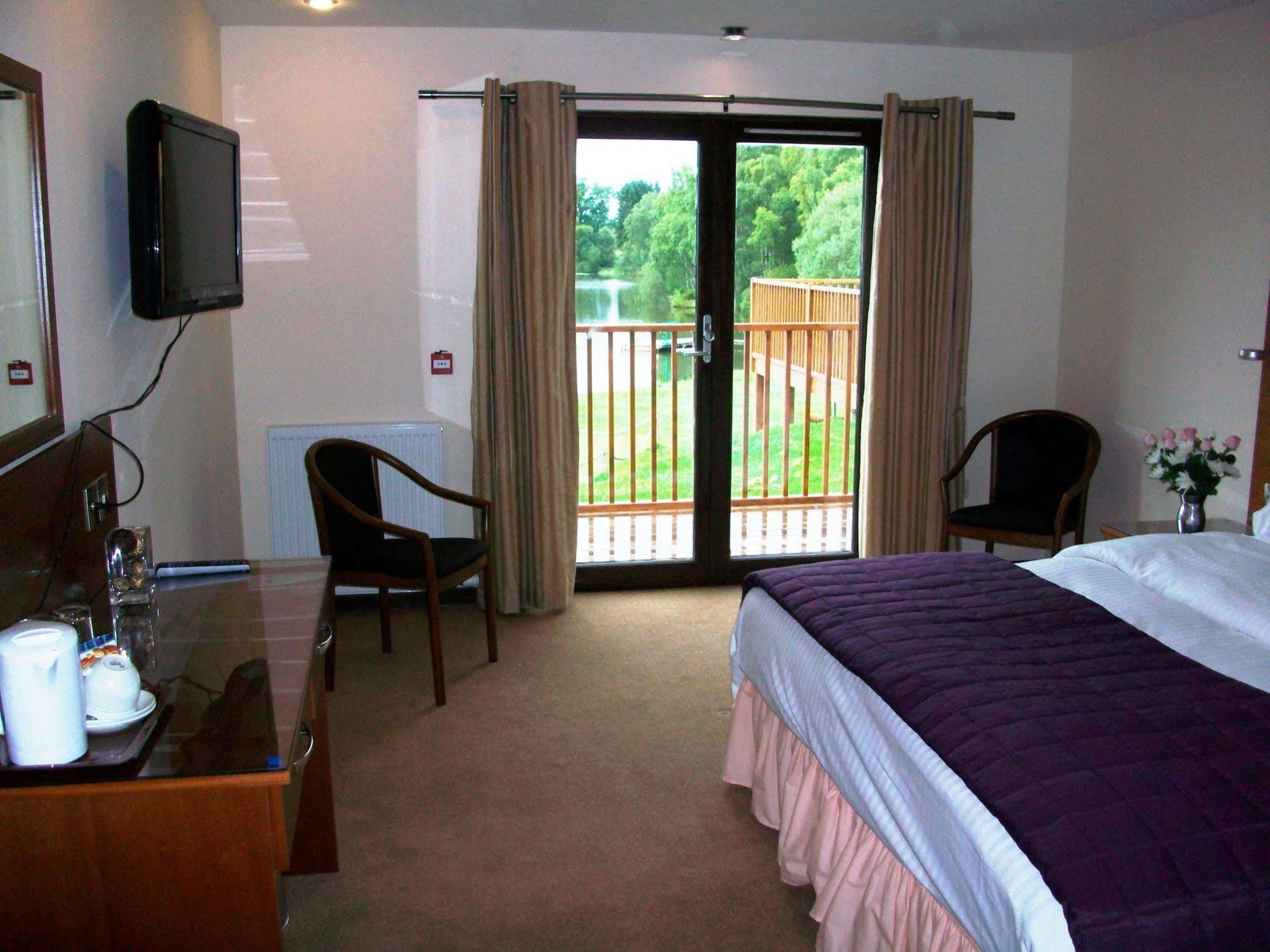 The Lodge On The Loch Aboyne Exterior photo