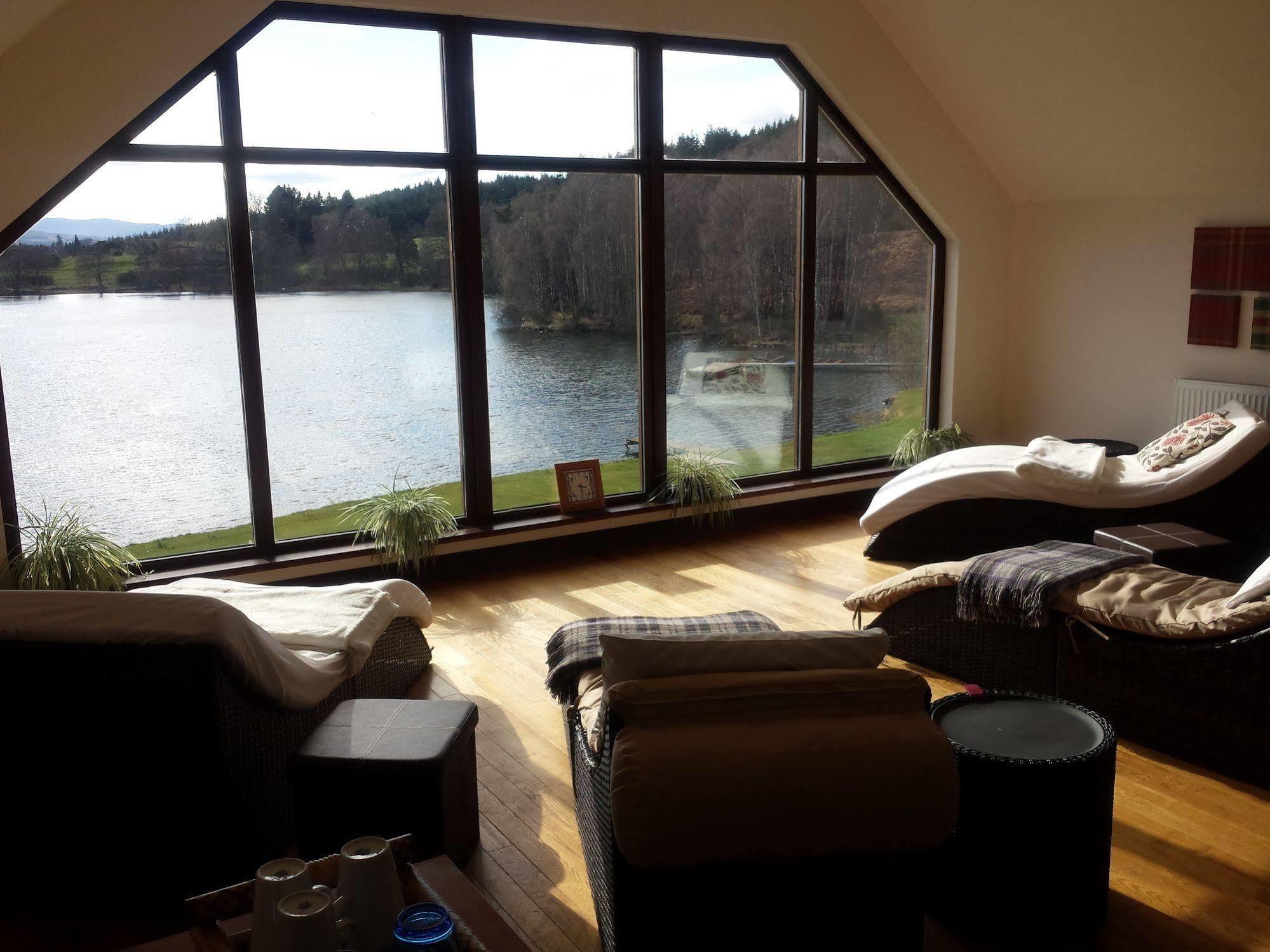 The Lodge On The Loch Aboyne Exterior photo